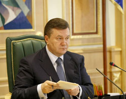 Президент Віктор Янукович підписав ратифікацію військово-газового пакту і звернувся до народу