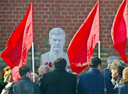Комуністи, встановивши пам’ятник Сталіну, підставили Україну