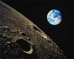 На поверхні Місяця води в сотні разів більше, ніж передбачалося