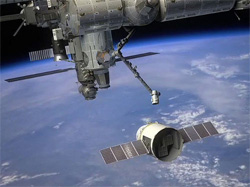 Запуск першого приватного космічного корабля перенесли на листопад