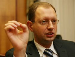 Нардеп Яценюк вважає, що КС не мав права змінювати форму правління в державі