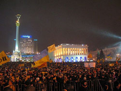Тягнибок побачив, як Янукович-Азаров створюють революційну ситуацію