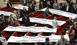 Опозиція заблокувала парламент, бо більшовиків влаштовує зростання цін на продукти