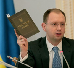 Яценюк вважає, що парламенська більшість націлилася на політичний злочин