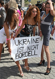 Активістки жіночого руху Femen протестують проти дій влади, яка фактично стимулює бурхливий розвиток секс-бізнесу в Україні