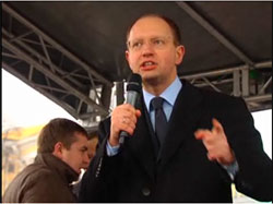 Яценюк каже що на Майдані тисячі його однопартійців