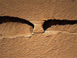 На Марсі знайшли гігантський міст