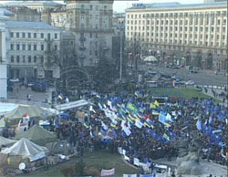 На Майдані зібралися тисячі підрпиємців. Влада стягує міліцейські підрозділи