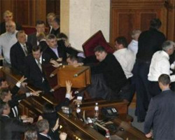 Нардепи, які зазнали травм під час бійки у парламенті, звернулися у ГПУ