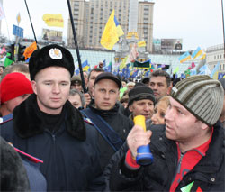 На Майдані у листопаді року, що минає, злодійкувата влада намагалася зіштовхнути міліцію з народом. Не вийшло
