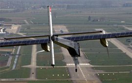 Успішний політ літака на сонячній енергії