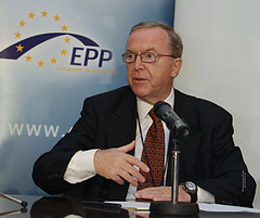 Голова Європейської народної партії Вільфред Мартенс відмовився спілкуватися з Януковичем