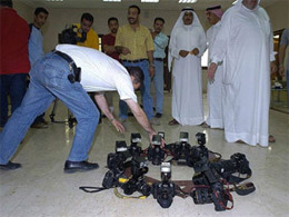 Дзеркальними цифровими фотоапаратами в Кувейті можна буде користуватися тільки представникам преси