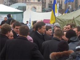 Віктор Янукович заїхав у наметове містечко підприємців “місто Волі” на Майдані