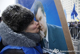 Покращення життя з Нового року: Янукович відновив пеню за комуналку 
