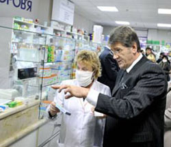 Президент Віктор Ющенко особисто контролював закупівлю ліків під час минулорічної епідемії грипу