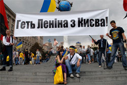 Януковича закликали демонтувати усі пам’ятники тоталітаризму