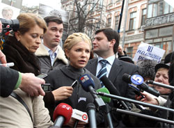 У Тимошенко відібрали другу підписку про невиїзд