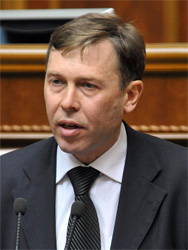 Опозиція вимагає від Азарова виконання чинного законодавства
