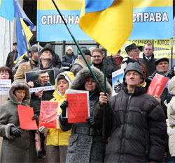 Майже половина українців готова до публічних акцій протесту
