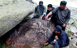 У Китаї знайшли “небесний камінець” вагою 30 тонн