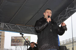 Кличко припинив тренування: в Україні бій за демократію