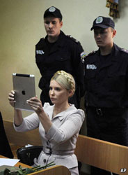 Freedom House закликає негайно звільнити Тимошенко