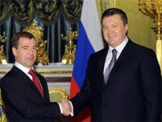 У Кремлі для Януковича нічого, окрім ритуального рукопотискання, не планують