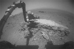 Марсохід Opportunity досліджує грунт