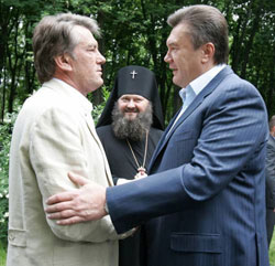 Сіамські близнюки Кучми. Ющенко “підписався” за Януковича і засудив Захід