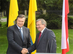 Янукович у Польщі розповідав байки про український суд