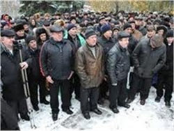 Янукович доручив Пшонці розібратися у обставинах загибелі інваліда-чорнобильця