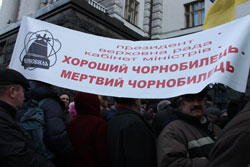 Чорнобильці голодуватимуть під вікнами Азарова