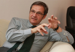 Глава представництва ЄС в Україні Жозе Мануель Пінту Тейшейра