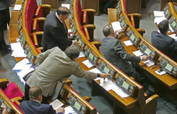 Парламент ухвалив у першому читанні закон про земельний дерибан 