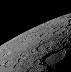 Величезні кратери на поверхні Меркурія