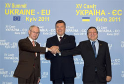 Янукович оголосив готовність “до прискореної технічної підготовки до підписання”