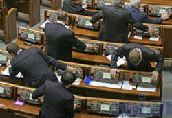 Парламентська більшість ухвалила проект КПК від Януковича, альтернативний - навіть не ставили на голосування