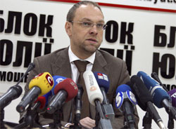 Власенко заявив, що концтабірні медики намагалися отримати конфіденційну інформацію про Тимошенко