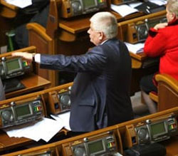 Тушкований парламент захистив Табачника