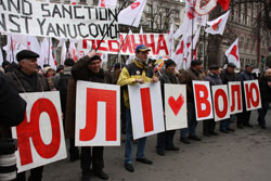 Демократія віддалилася від Януковича більш як на сотню метрів