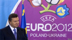  Відкриття Євро-2012 у Варшаві: Януковичу раді не всі