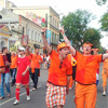 ЄВРО-2012. Голландські фани із задоволенням одягають футболки “Free Юля”