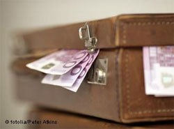 Криміналізація? Нацбанк дозволив ввозити в Україну валюту сумнівного походження