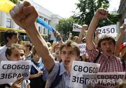 Аби унеможливити мирний Майдан, парламентські тушки ухвалять новий закон
