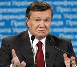 Янукович покрасувався сам собою перед чиновним активом