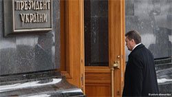 Янукович тримає курс на ізоляцію