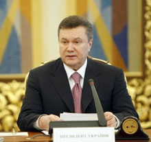 Хроніки “покращення”. Янукович визнав, що 90% регіональних бюджетів на “дотаційній голці”