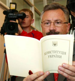 Головатий вважає, що Янукович підписав вирок українській державі