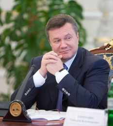Янукович позвільняв міністрів